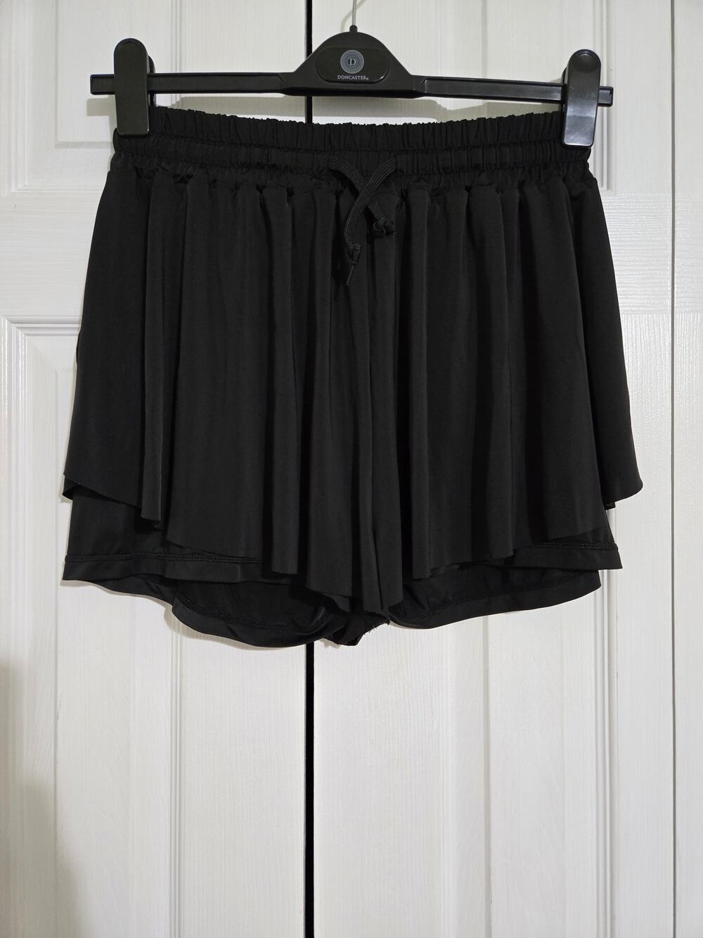 Unknown brand xl women's black flutter shorts